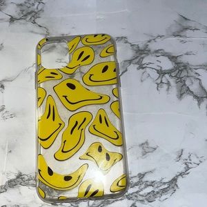 Iphone 11 smiley case